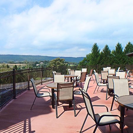Отель Wyndham Garden State College Boalsburg Экстерьер фото